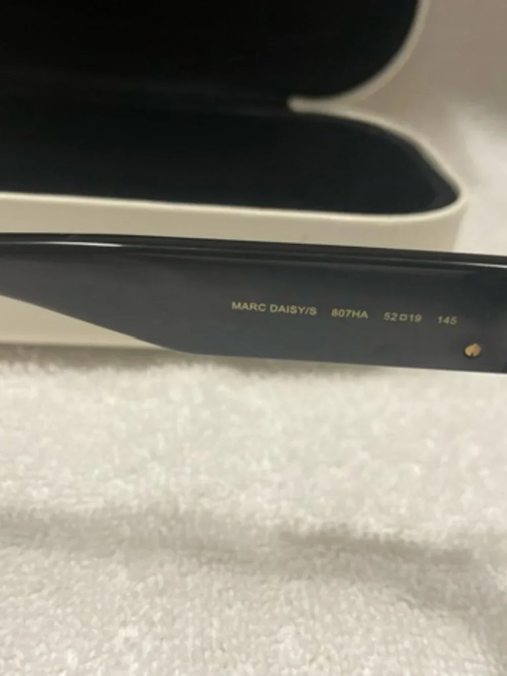 Marc Jacobs Daisy Motif Sunglasses black w/case.  Rare, Hard to Find.  OH SO CUT